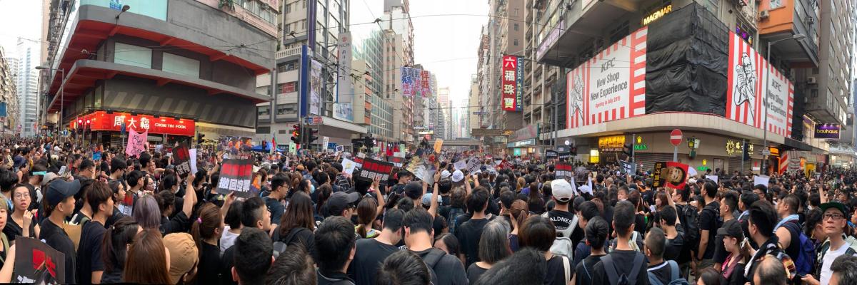 Snímky z demonstrací v Hongkongu.