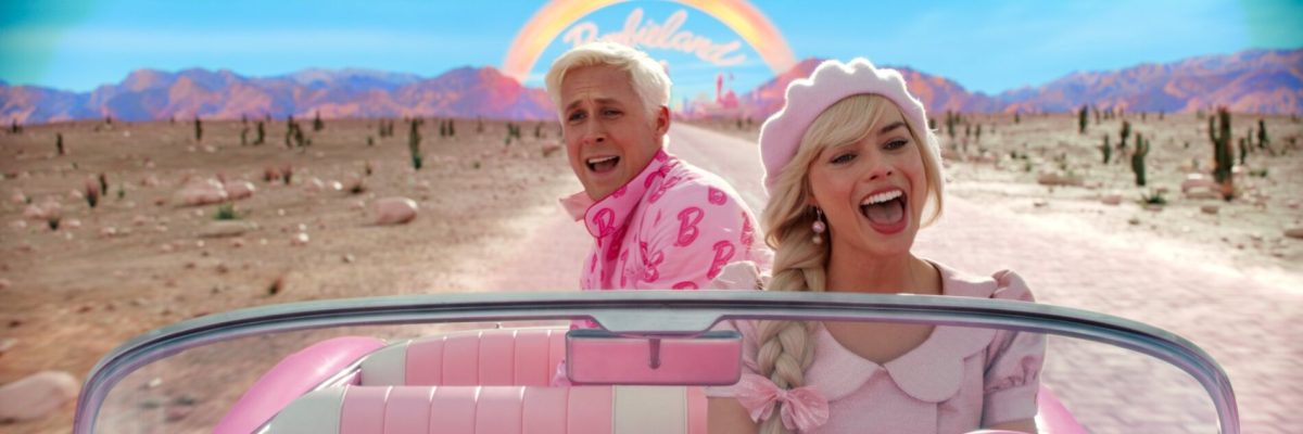 Ken (Ryan Gosling) a Barbie (Margot Robbie) na cestě do reálného světa