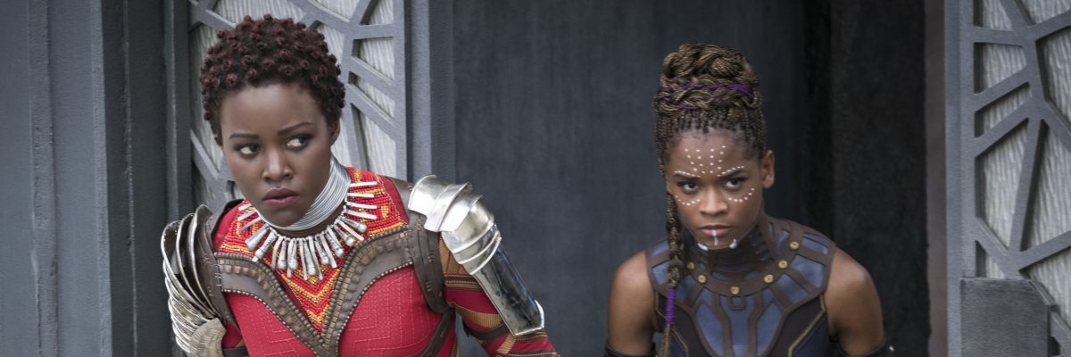 Lupita Nyong&#039;o a Letitia Wrightová ve filmu Black Panther