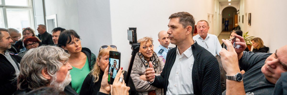 Ladislav Vrabel u Obvodního soudu pro Prahu 1 kvůli podezření z šíření poplašné zprávy