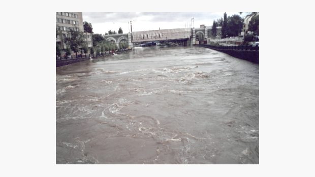 Radbuza pod železničním mostem.