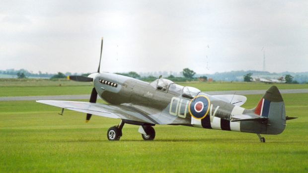 Tento původně jednomístný Spitfire při spojenecké invazi do Normandie dosáhl prvního sestřelu nepřátelského letounu během Dne D. Zahrál si také ve filmu Bitva o Británii.