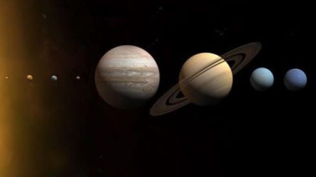 Jupiter je největší a nejhmotnější planetou Sluneční soustavy. Působí tedy na své okolí největší silou.