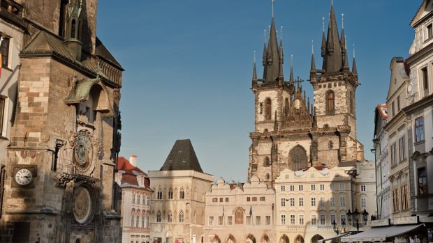 Orloj, Staroměstské náměstí a kostel P. Marie před Týnem, Praha 1