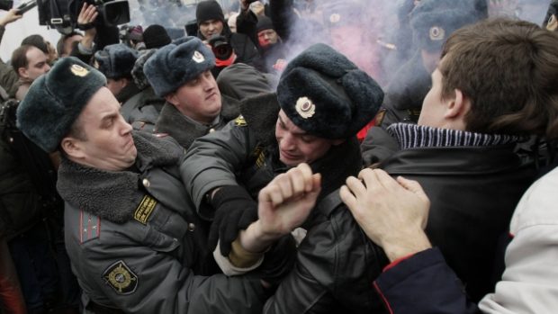 Demonstrace zasáhly desítky ruských měst