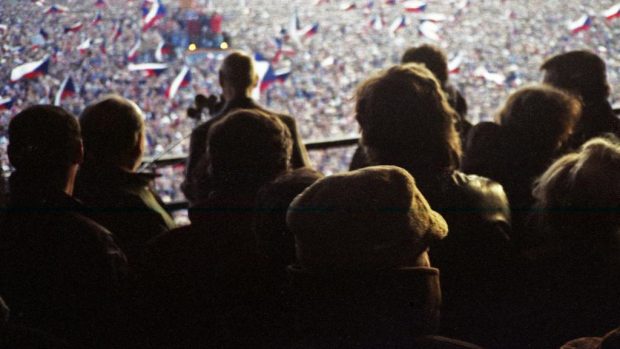 Demonstrace na Letné v listopadu 1989, pohled z tribuny