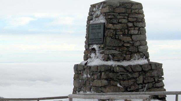 Mohyla Hanče a Vrbaty na hřebenech Krkonoš, nad Horními Mísečkami