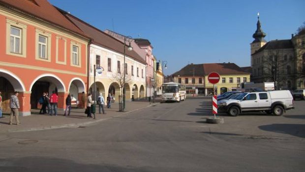 Z náměstí v Netolicích od 28. 2. odjíždějí také autobusy, které nahradily vlakové spoje na trati Netolice - Dívčice.