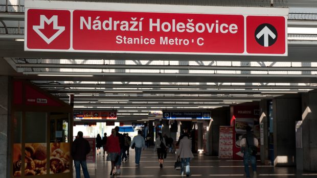 Vlaková stanice a Metro Praha-Holešovice