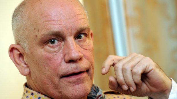 John Malkovich prezentoval Pekelnou komedii už během zkoušek na představení