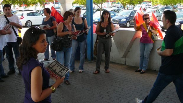 PORTUGALSKO, VOLBY: Agitace levého bloku před automobilkou poblíž Lisabonu