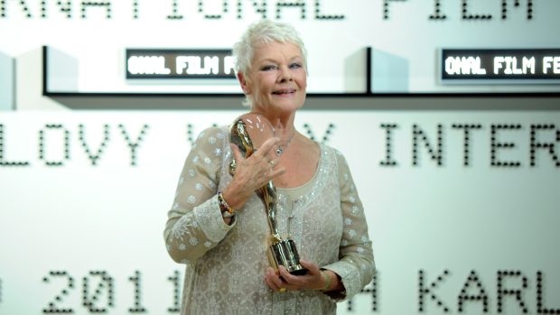 46. filmový festival Karlovy Vary. Judi Dench převzala Křišťálový globus za celoživotní dílo.