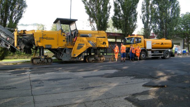 Opravy silnice ve Všebořické ulici začaly