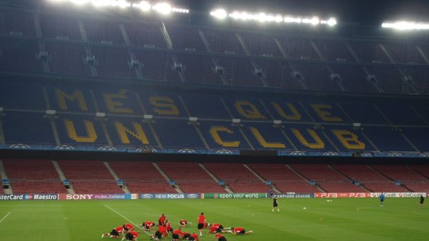 Plzeňští fotbalisté si na Camp Nou vyzkoušeli, jak je lidský tvor maličký