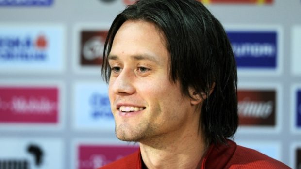 Tomáš Rosický může mít po prvním zápase důvod k úsměvům