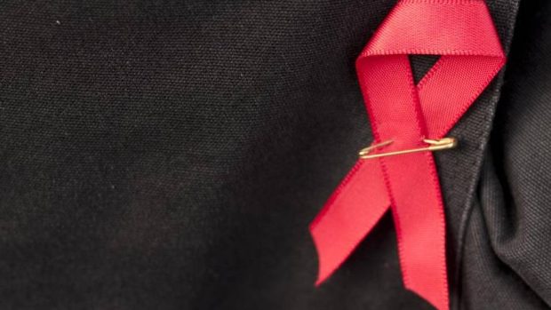 Červená stužka, symbol boje proti AIDS