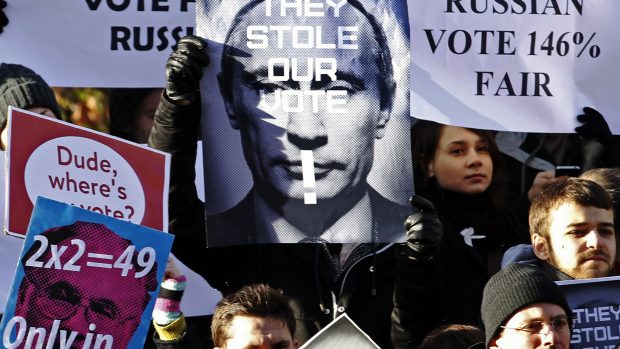 V Rusku protestovaly desetitisíce lidí proti výsledkům parlamentních voleb