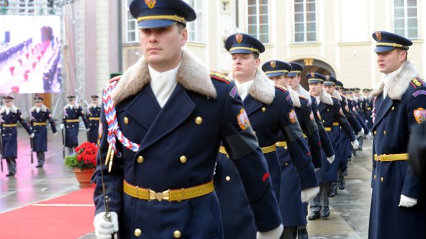 Prezidenta Havla doprovodila i Hradní stráž