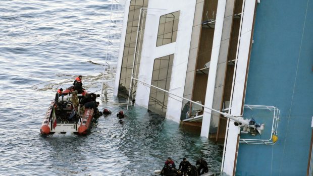 Záchranáři naposledy prohledají vrak lodi Concordia