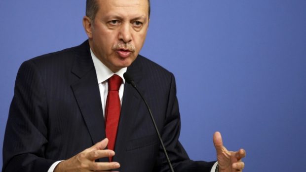 Turecký premiér Recep Tayyip Erdogan prohlásil, že rozhodnutí francouzských senátorů je pro jeho vládu neplatné a neúčinné