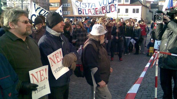 Demonstrace proti těžbě břidlicového plynu v Náchodě