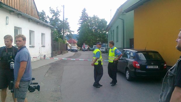 Ulice ve Frenštátě pod Radhoštěm, ve které se nachází domek soudce Studničky policie uzavřela