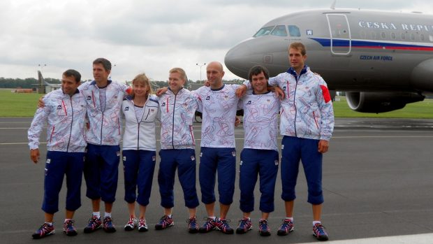 První olympionici před cestou do Londýna (zleva: Štěpánek, Ježek, Hilgertová, Konečný, Volf, Hradilek a Lavický)