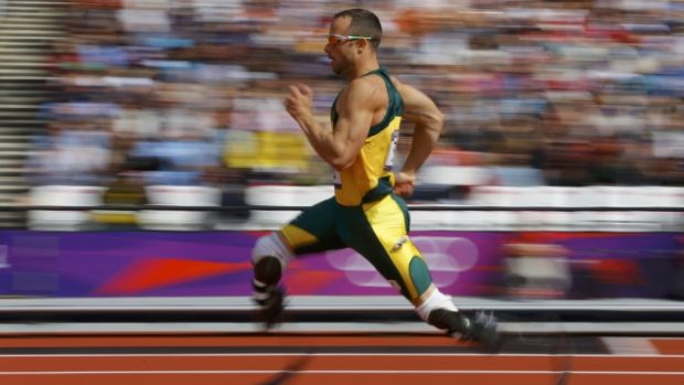 Oscar Pistorius postoupil z rozběhu do semifinále olympijského závodu na 400 metrů