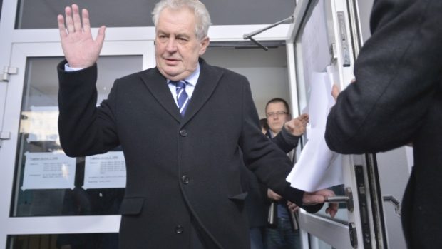 Kandidát Miloš Zeman odevzdal svůj hlas v první přímé prezidentské volbě