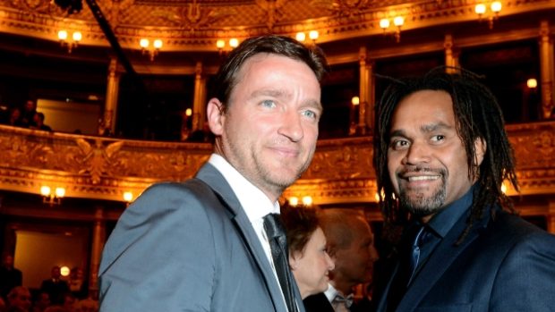 Vladimír Šmicer (vlevo) a francouzský fotbalista Christian Karembeu