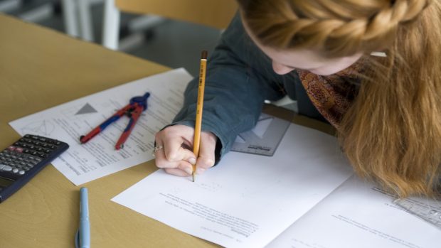 Začíná první kolo přijímacích zkoušek na střední školy