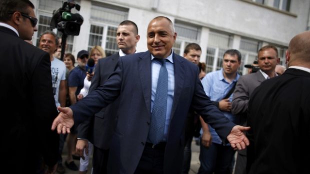 Bojko Borisov se svým týmem se radují z výsledku voleb v Bulharsku