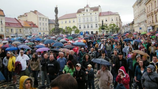 Na duchcovské náměstí přišlo asi tisíc lidí