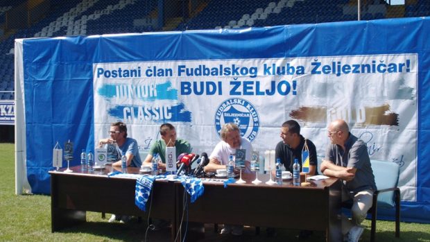 Druhý zprava Ognjen Grebo - podobně jako řada současných reprezentantů Bosny vyrůstal v zahraničí