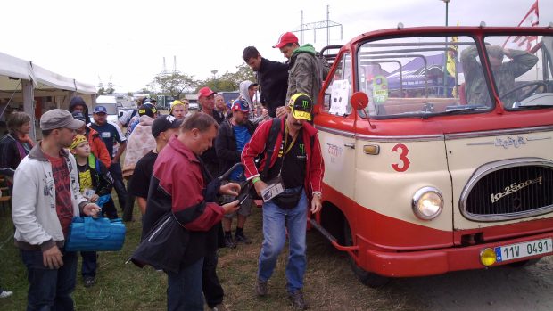 Unikátní autobus pro návštěvníky Velké ceny v Brně