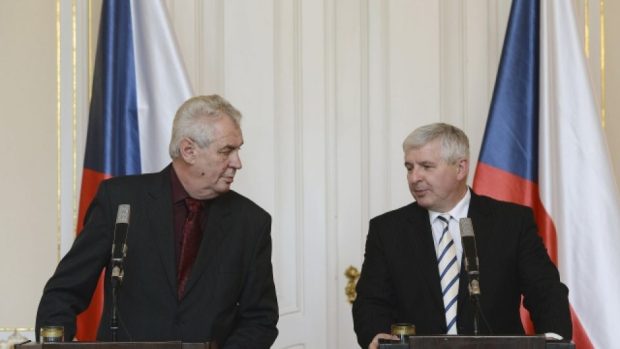 Prezident Miloš Zeman a premiér Jiří Rusnok vystoupili na tiskové konferenci k situaci kolem Dolu Paskov