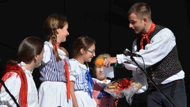 Na pódiu se během slavností vystřídala celá řada folklórních spolků