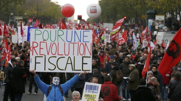 Francouzi protestovali kvůli ekologické dani v ulicích Paříže už v sobotu 30.11.2013