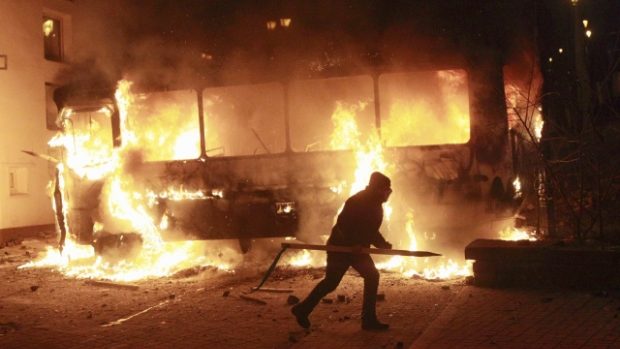 Demonstranti se v centru ukrajinského Kyjeva střetli s policií