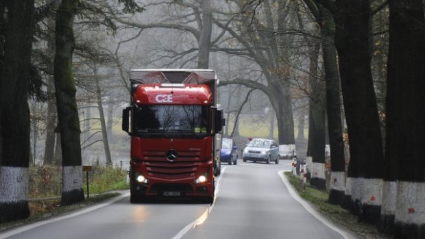 ŘSD připravuje obchvat Babylonu před hraničním přechodem Folmava. Na snímku je současná silnice