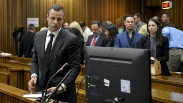 Oscar Pistorius před soudem v Pretorii