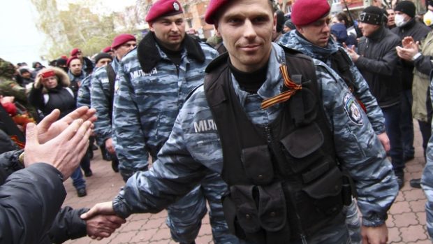 Příslušníci rozpuštěných jednotek Berkut obsadili budovu policejního sídla v Doněcku