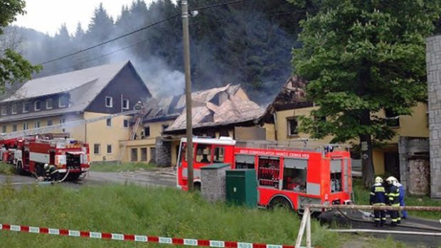 Hotel v Dětřichově zachvátil požár