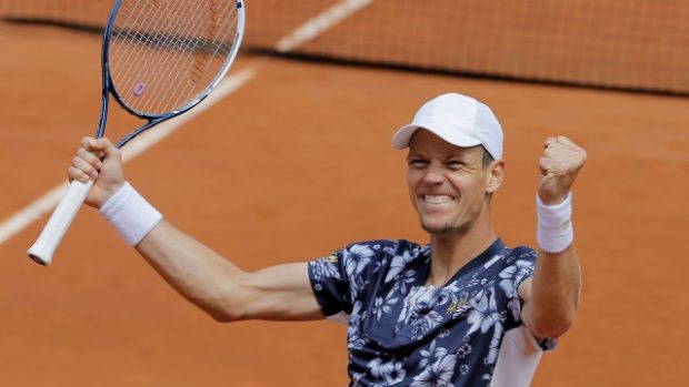 Tomáš Berdych po vítězném utkání ve čtvrtfinále French Open.