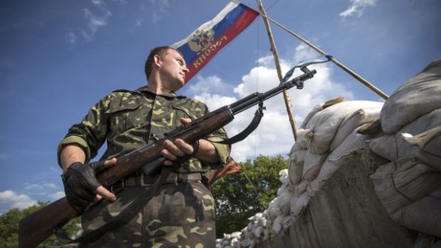 Proruští separatisté střeží hraniční přechod poblíž města Luhansk na východě Ukrajiny