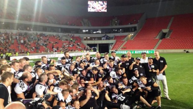 Prague Black Panthers obhájili na stadionu v Edenu ve finále ligy v americkém fotbalu titul