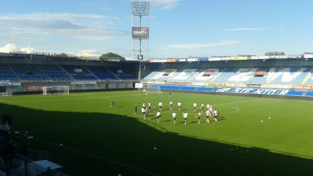 Sparťanské přivykání umělému povrchu na IJssendelta stadionu