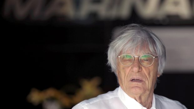 Šéf formule 1 Bernie Ecclestone na závěrečném závodě v Abú Zabí