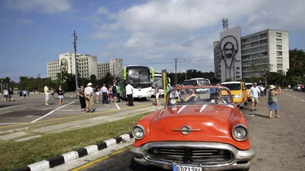 Turistů na náměstí Revoluce v Havaně může být časem podstatně více (ilustrační foto)