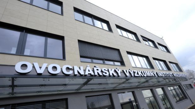 Ovocnářský výzkumný institut v Holovousích na Jičínsku